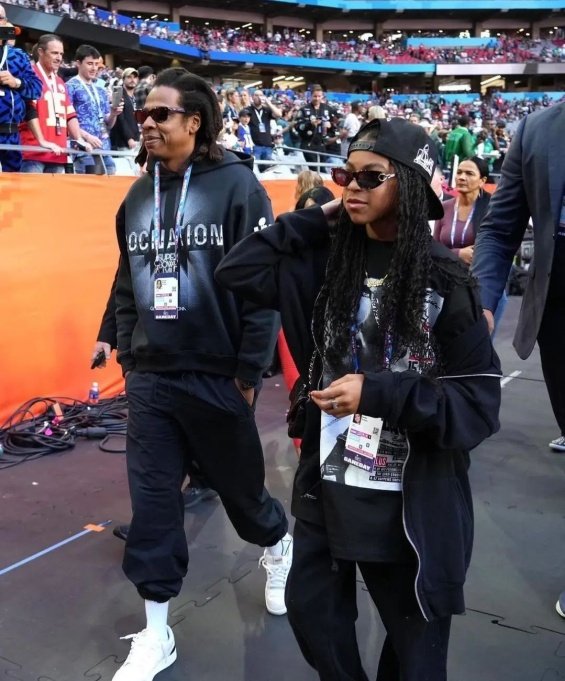 PHOTO: Jay-Z with grown daughter Blue Ivy at the Super Bowl 2023