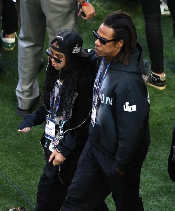 PHOTO: Jay-Z with grown daughter Blue Ivy at the Super Bowl 2023