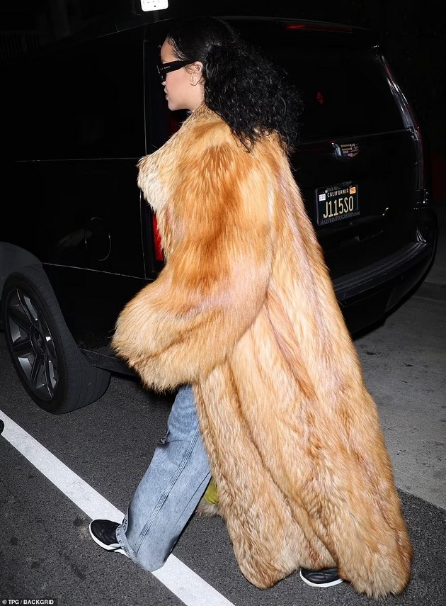 Rihanna in her second pregnancy with impressive style