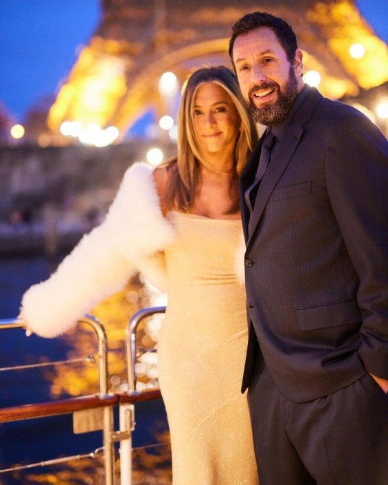 Jennifer Aniston in glamorous styling next to Adam Sandler at the premiere in Paris