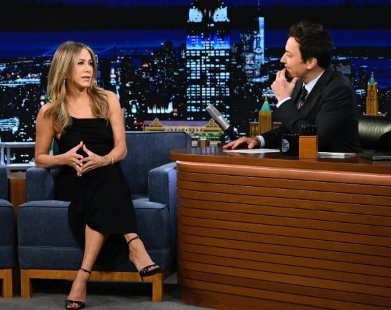 Jennifer Aniston on the Jimmy Fallon show to promote the new movie with Adam Sandler