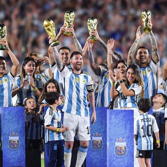 Messi received the support of his wife and 3 children in Argentina's first victory after the World Cup title
