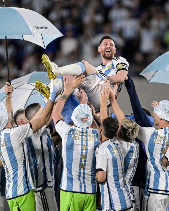 Messi received the support of his wife and 3 children in Argentina's first victory after the World Cup title