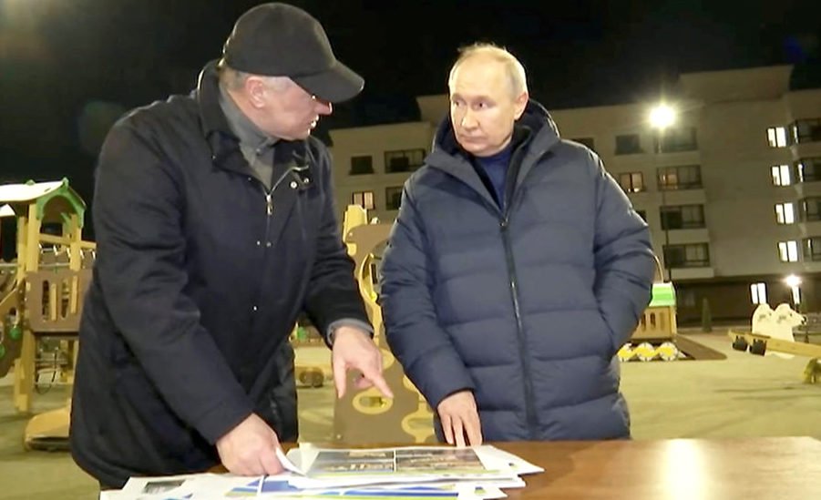 Putin visiting the city of Mariupol