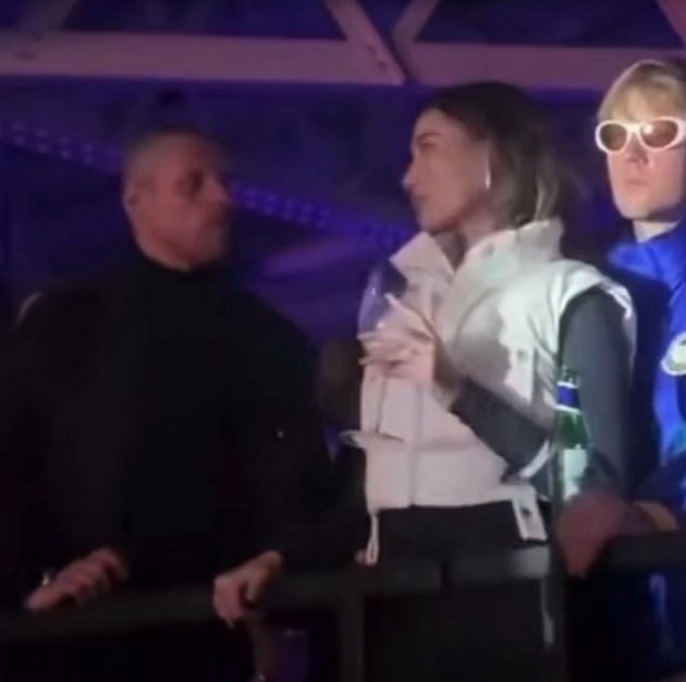 Video of Hailey Bieber flirting with a bodyguard