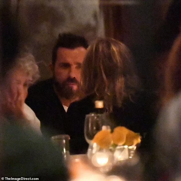 Jennifer Aniston at dinner with ex-husband Justin Theroux 