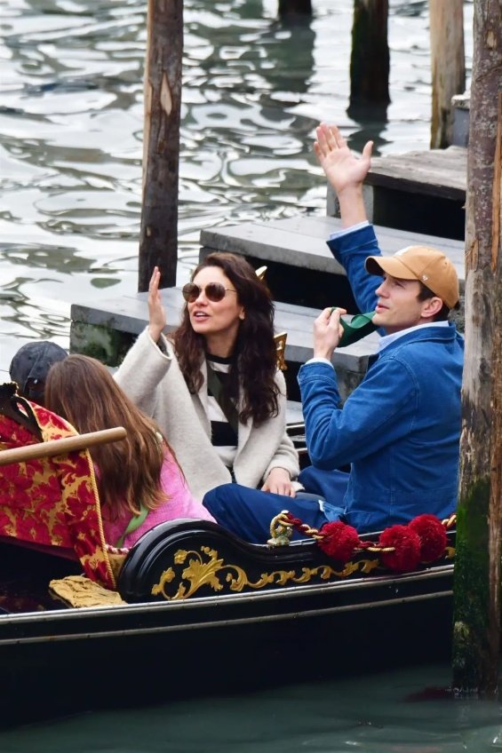 Mila Kunis and Ashton Kutcher with their 2 children on a trip to Venice