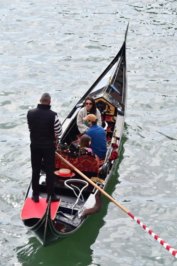 Mila Kunis and Ashton Kutcher with their 2 children on a trip to Venice