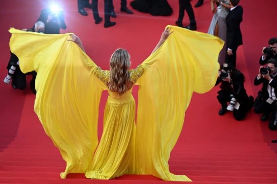 Heidi Klum's Dress Showed a Little More Than She Wanted on The Red Carpet in Cannes (OMG!)