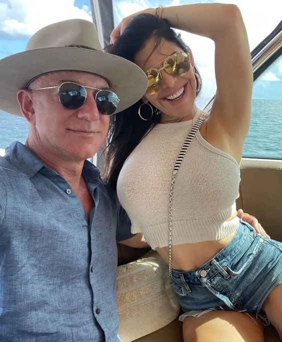 Jeff Bezos Proposed to Lauren Sanchez with a Huge Diamond Ring on His Superyacht