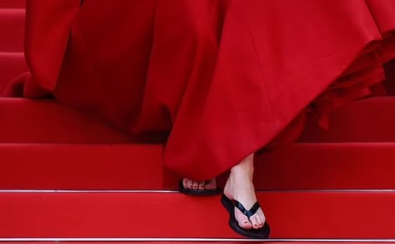 Jennifer Lawrence Rocks Flip-Flops with Stunning Dress On Carpet For Cannes Film Festival (Glam Meets Casual)