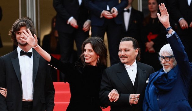 Johnny Depp's Triumphant Cannes Comeback: Watch the Emotional Moment as He Receives a 7-Minute Standing Ovation After Years of Hollywood Blacklisting