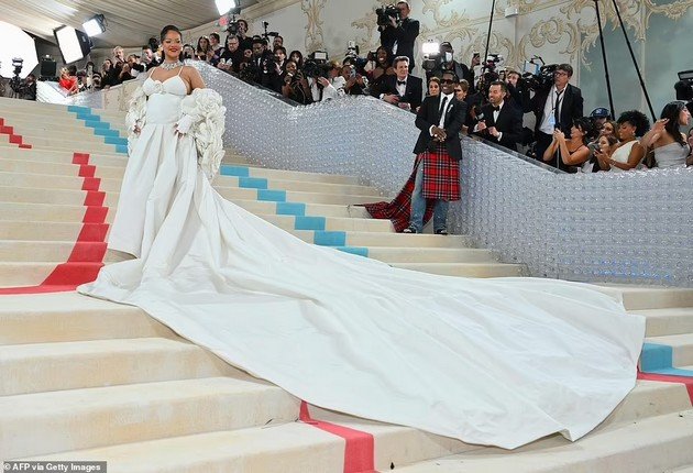 Kim Kardashian with 50,000 pearls, Rihanna with a wedding dress and a huge gown with 3D flowers – What did the stars wear at the Met Gala 2023?