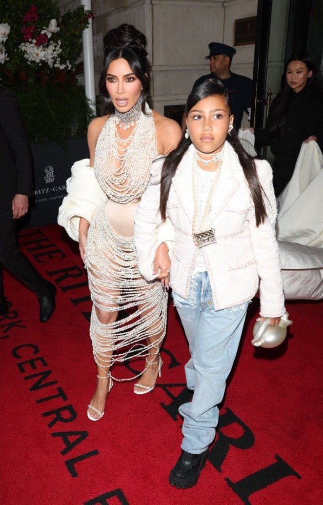 Kim Kardashian's pearl dress fell apart