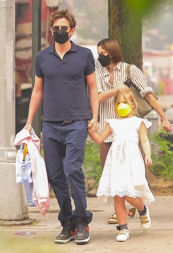 Bradley Cooper And Daughter Lea Wear Protective Masks due To The Polluted Air In New York