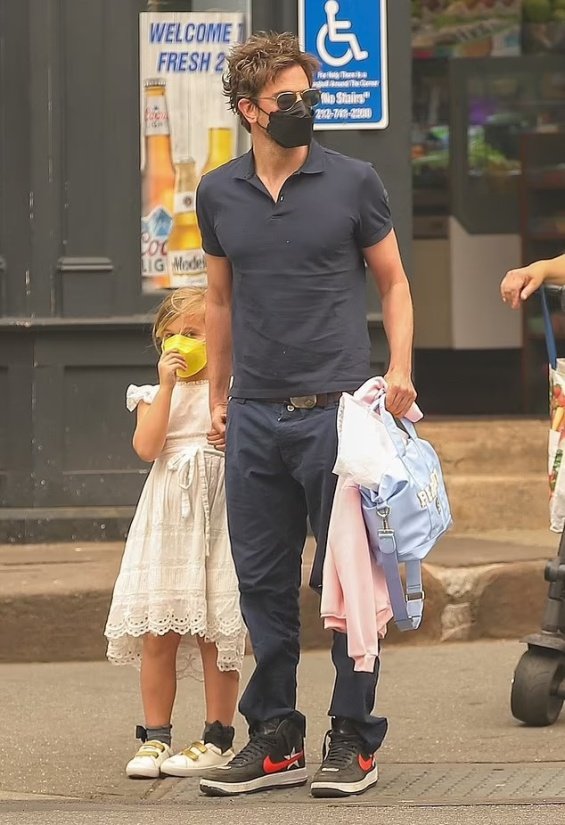 Bradley Cooper And Daughter Lea Wear Protective Masks due To The Polluted Air In New York