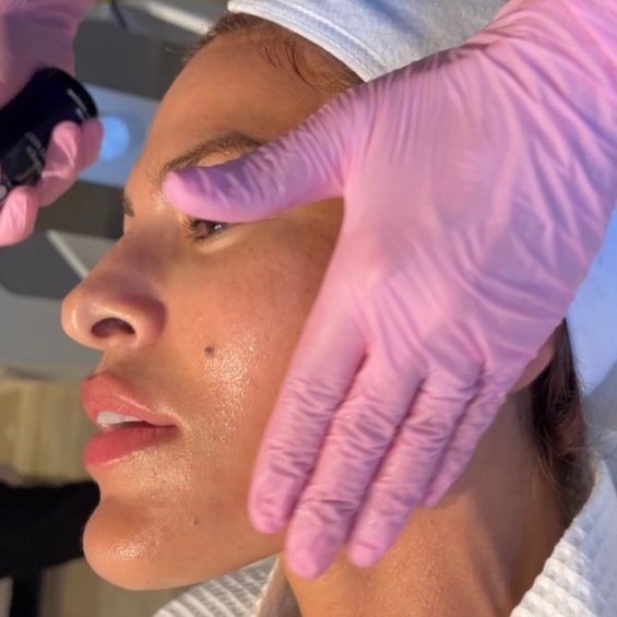 Eva Mendes Admitted That She Shaves Her Face And Showed Her Skin Close-up Without Makeup