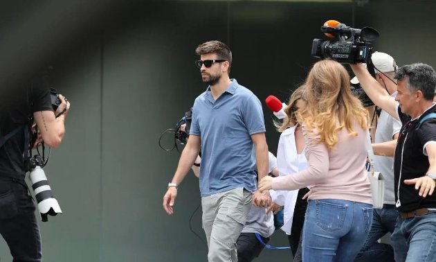 Pique Does His Best To Protect Clara Chia 
