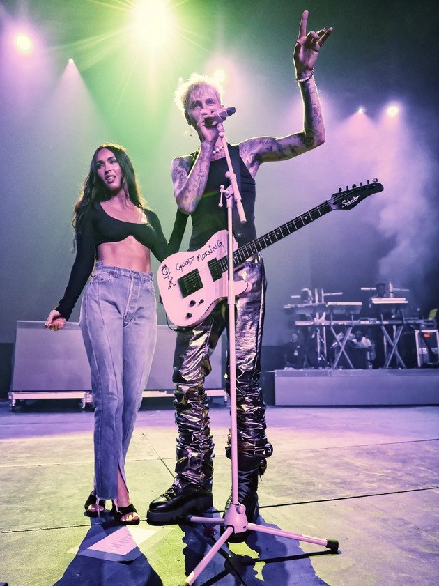 Machine Gun Kelly Punched A Fan At His Request (VIDEO)