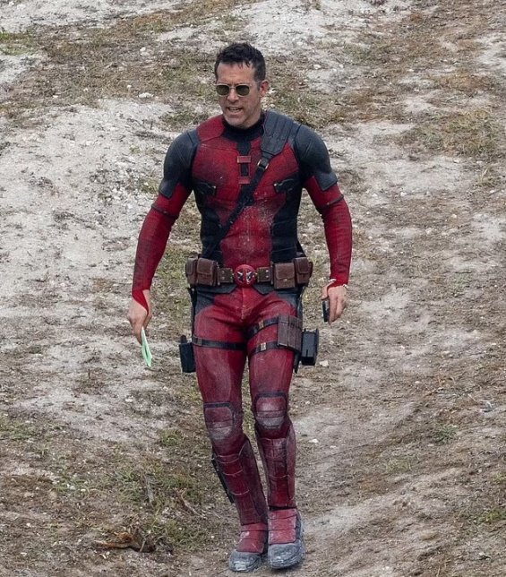 Ryan Reynolds Kisses Blake Lively On The Set Of 'Deadpool 3'