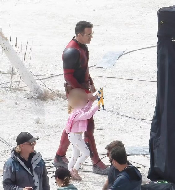 Ryan Reynolds Kisses Blake Lively On The Set Of 'Deadpool 3'