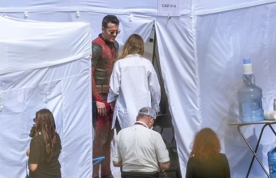 Ryan Reynolds Kisses Blake Lively On The Set Of 'Deadpool 3'