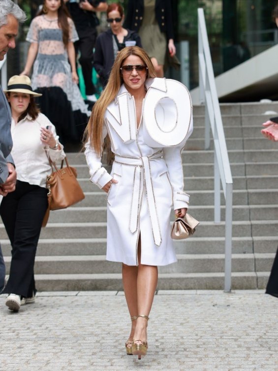 Shakira In A White Coat With The Inscription 'NO' At A Fashion Show In Paris