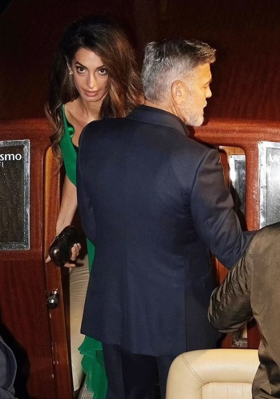 Amal Clooney In A Green Dress On A Romantic Dinner With George In Venice