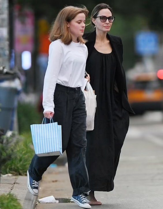 Angelina Jolie With Her 15-year-old Daughter In New York After Hiring Her As An Assistant