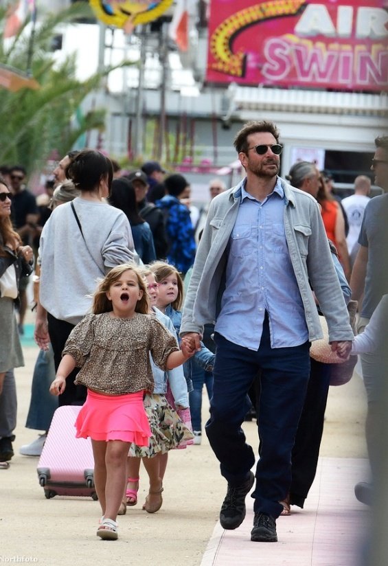 Bradley Cooper With The Adorable Lea In An Amusement Park In Paris