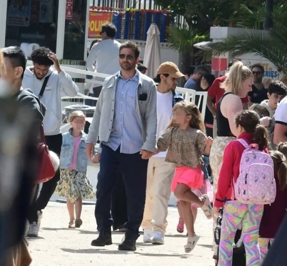 Bradley Cooper With The Adorable Lea In An Amusement Park In Paris