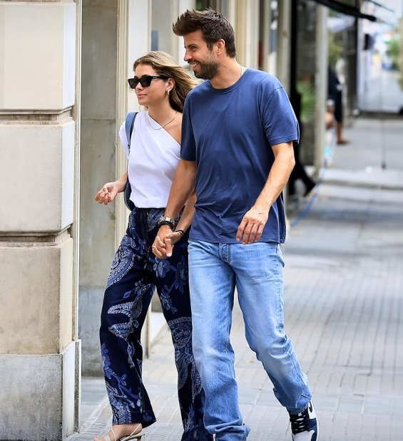 Gerard Pique Holding Hands With Girlfriend Clara Chia Marti At Lunch In Barcelona
