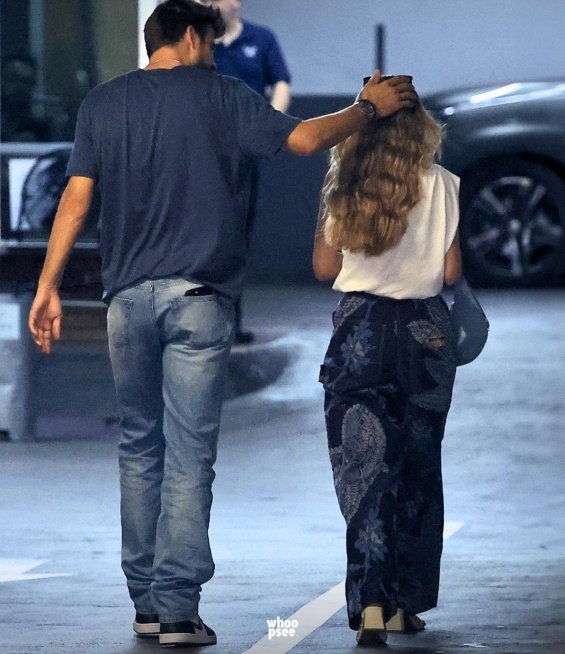 Gerard Pique Holding Hands With Girlfriend Clara Chia Marti At Lunch In Barcelona