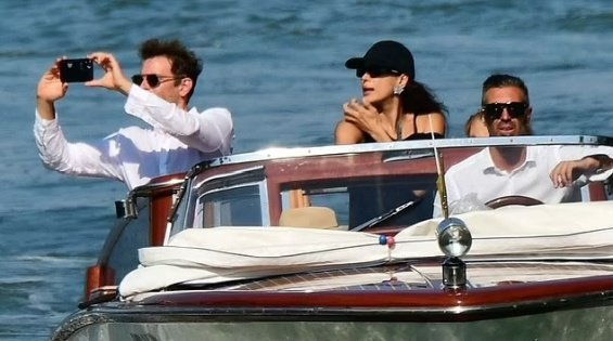 Irina Shayk and Bradley Cooper With Their Daughter Lea In Venice