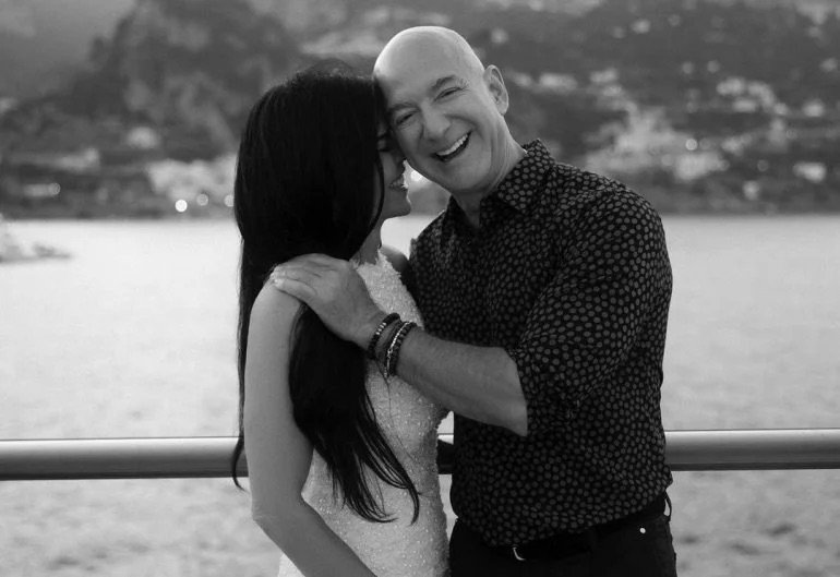 Jeff Bezos and Lauren Sanchez Celebrated Their Engagement On His Luxury Yacht