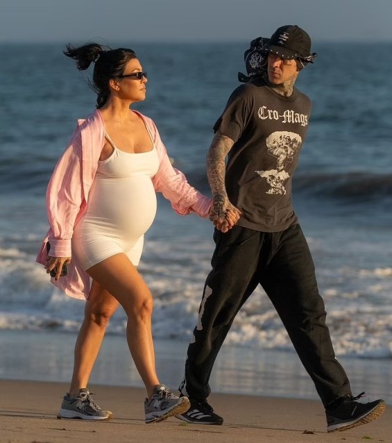 Kourtney Kardashian Is Enjoying Her Fourth Pregnancy 