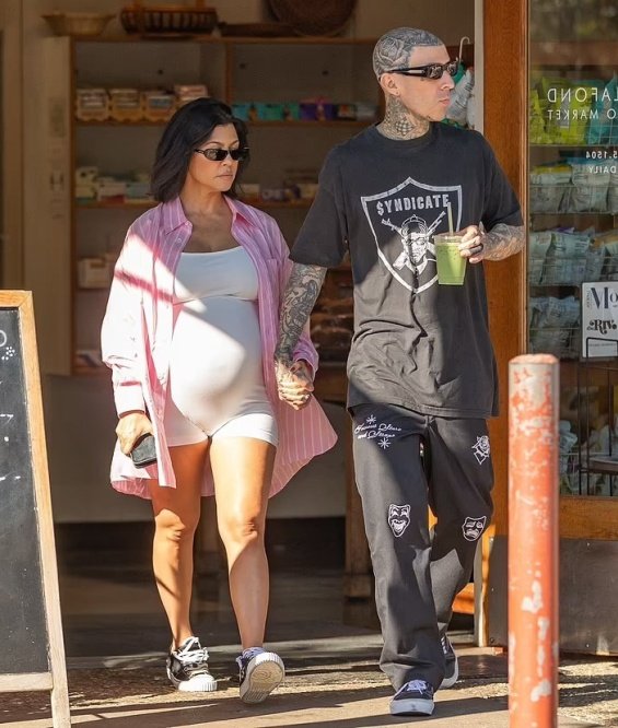 Kourtney Kardashian Is Enjoying Her Fourth Pregnancy 