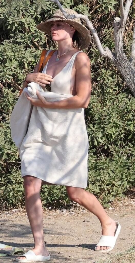 Margot Robbie In A White Swimsuit With Her Husband On Vacation In Sifnos ("Barbie" In Greece)