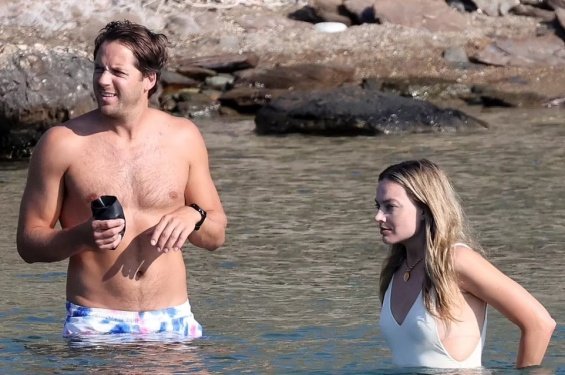 Margot Robbie In A White Swimsuit With Her Husband On Vacation In Sifnos ("Barbie" In Greece)