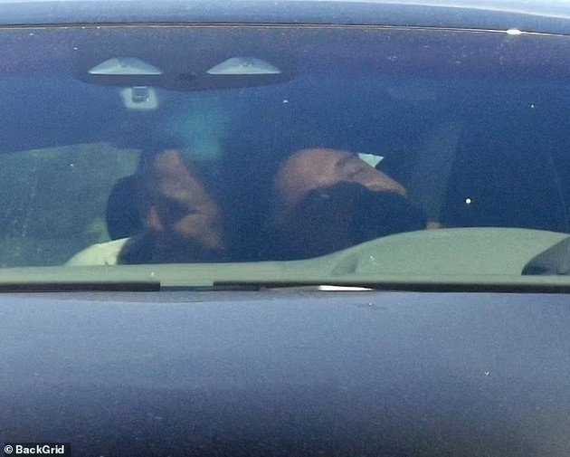 Ben Affleck Shares An Intimate Moment With Jennifer Garner In A Car