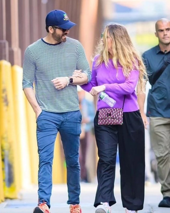 Blake Lively And Ryan Reynolds Hand In Hand In New York