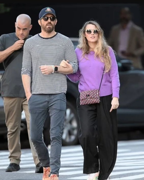 Blake Lively And Ryan Reynolds Hand In Hand In New York