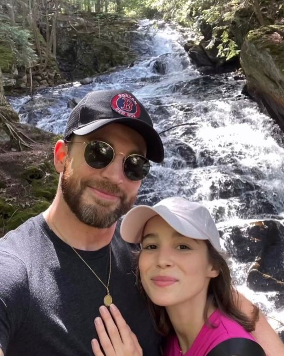 Chris Evans Married 26-year-old Alba Baptista (Captain America Got Married)