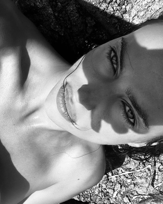 Irina Shayk Topless On Vacation With Ex Bradley Cooper (PHOTO)