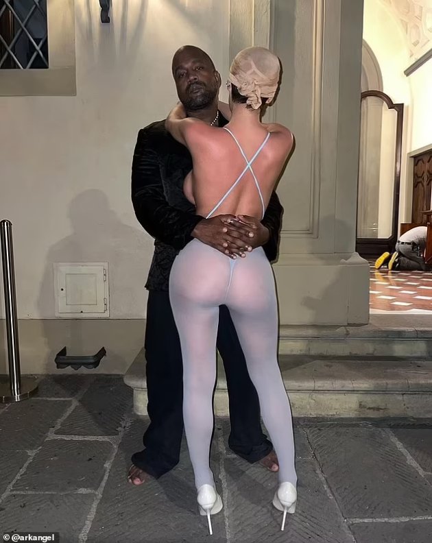 Kanye West Appeared In Ireland After The Scandal In Venice