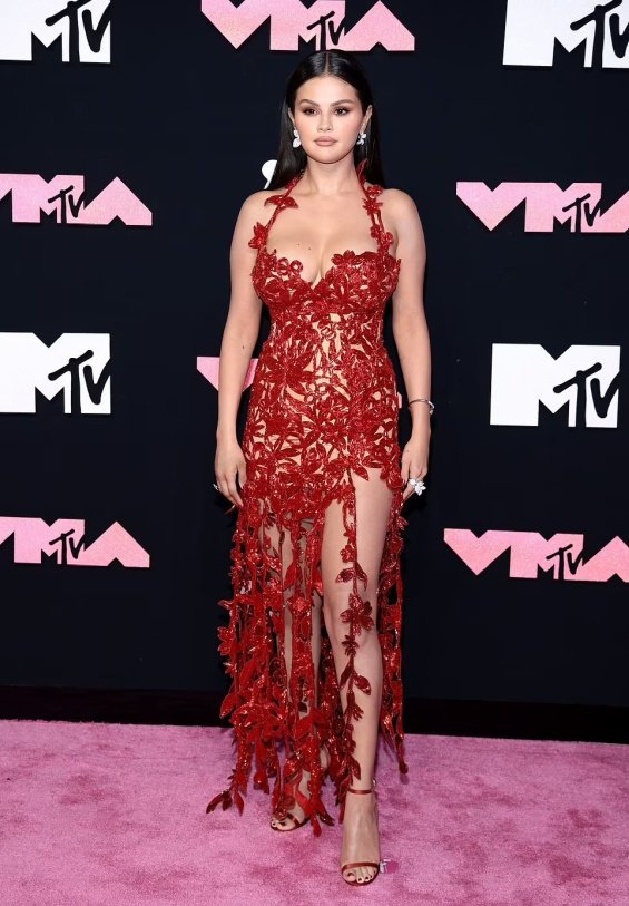 Taylor Swift Big Winner At The MTV VMAs - Selena Gomez Was Her Biggest Supporter