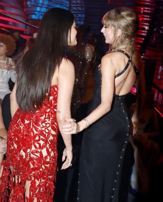 Taylor Swift Big Winner At The MTV VMAs - Selena Gomez Was Her Biggest Supporter