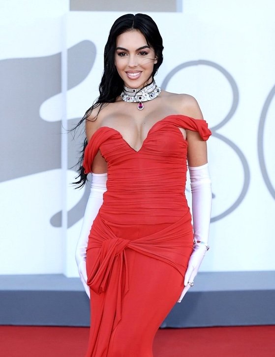 Georgina Rodriguez Accused Of Bad Photoshop After Appearing On Vogue Cover