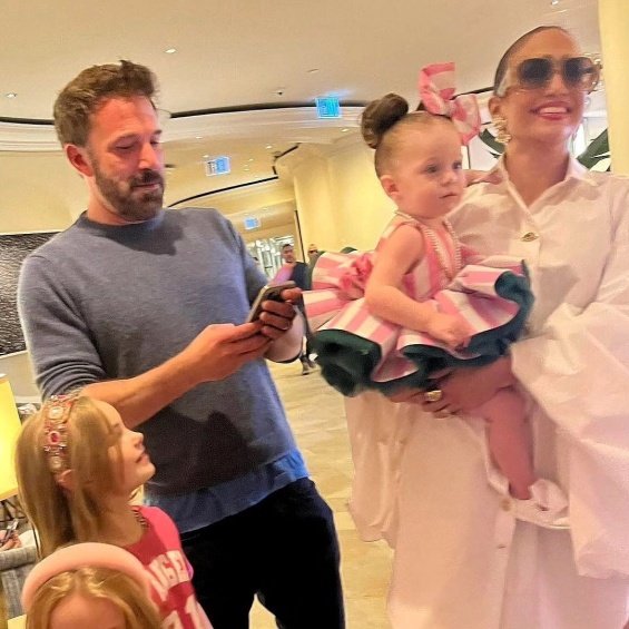 Jennifer Lopez In A White Shirt-dress With Ben Affleck Posed With Small Fans