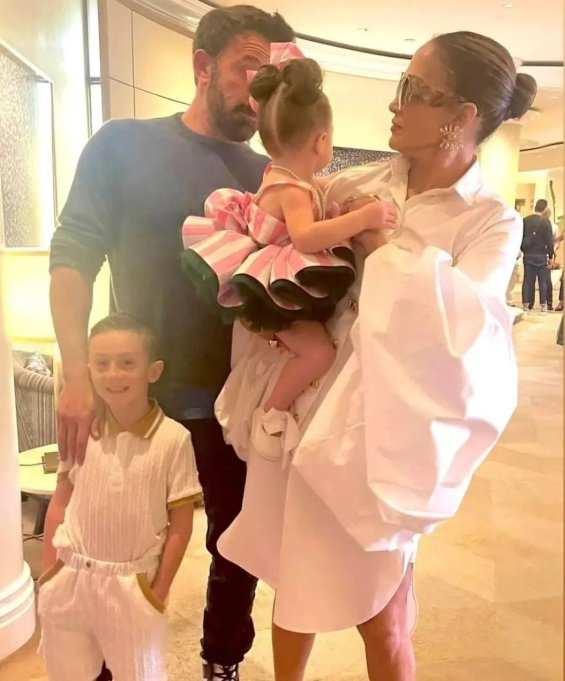 Jennifer Lopez In A White Shirt-dress With Ben Affleck Posed With Small Fans